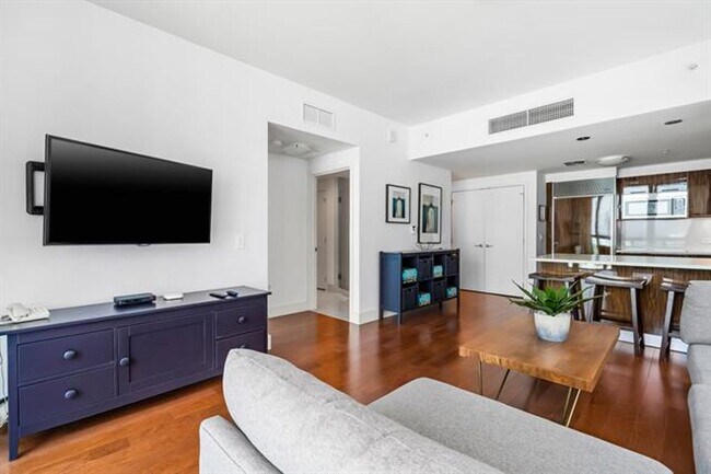 Building Photo - 6899 Collins Ave