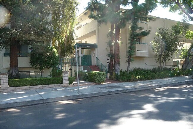 Primary Photo - 5330 Zelzah Ave