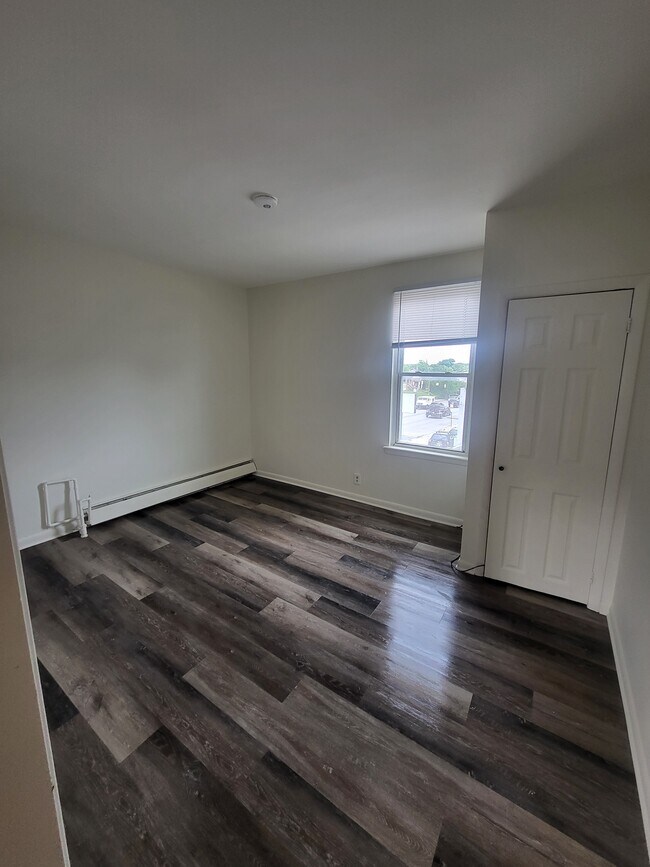 Building Photo - 4833 Belair Rd