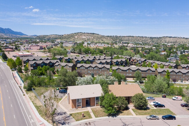 Building Photo - 1140 Holli Springs Ln