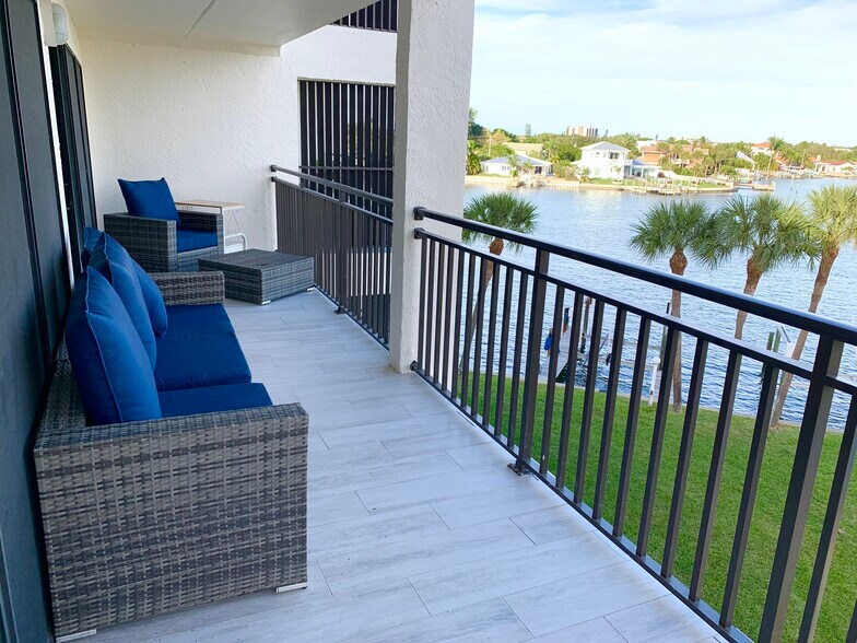 Balcony - 9825 Harrell Ave