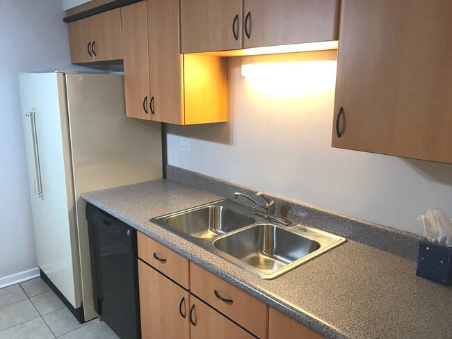 Building Photo - 819 Tomawadee Dr