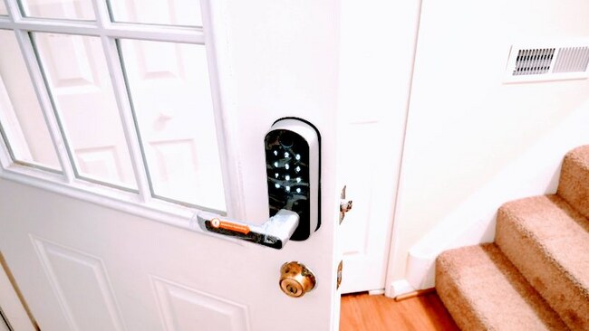 Building Photo - 2 Wimbledon Ln