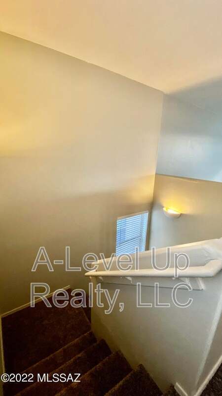 Building Photo - 721 W Flaming Arrow Dr