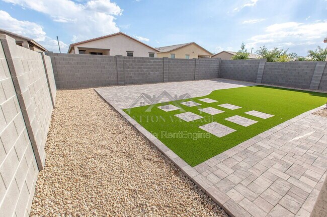 Building Photo - 15427 W Windward Ave