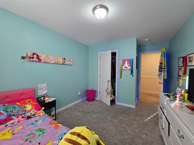 Building Photo - 335 Niblick Dr