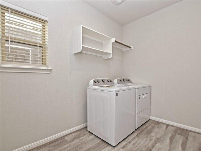 Building Photo - 517 Gabrielle Anne Dr