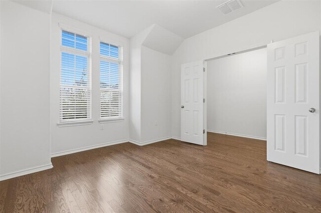 Building Photo - 13401 Henneman Dr