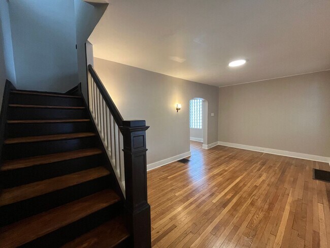 Building Photo - Lovely 2BR Home w/Fenced in Backyard!