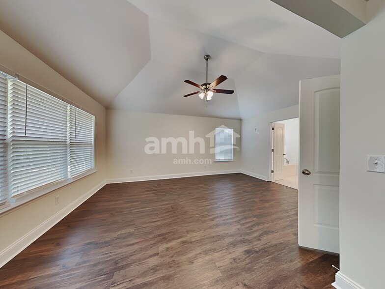 Building Photo - 27 Winslow Cir