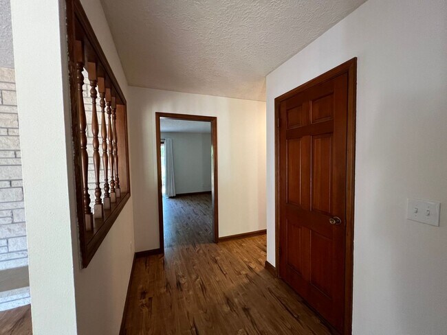 Building Photo - 5005 Eureka Way