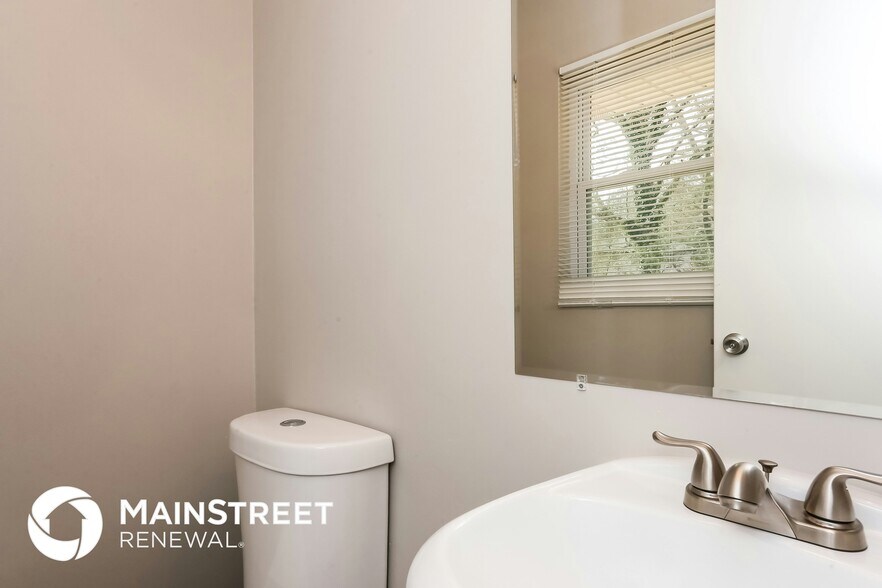 Building Photo - 2858 Spruce Point Rd