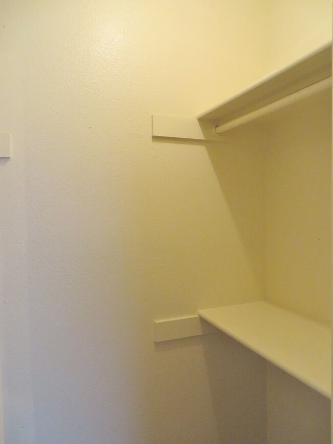 Building Photo - 705