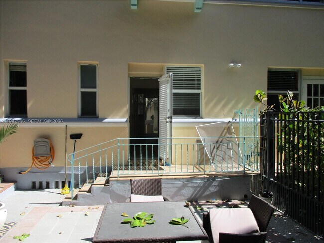 Building Photo - 736 13th St