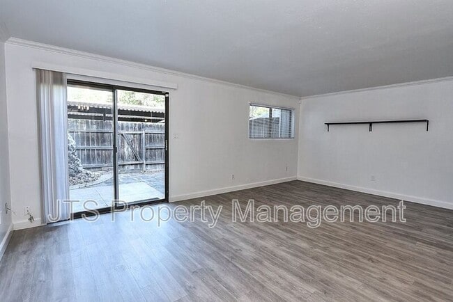 Building Photo - 9 Derow Ct