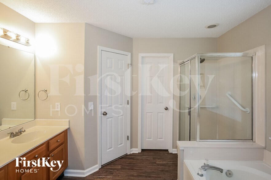 Building Photo - 3516 Mayhurst Dr