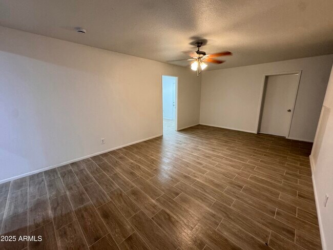 Building Photo - 1718 W Oraibi Dr