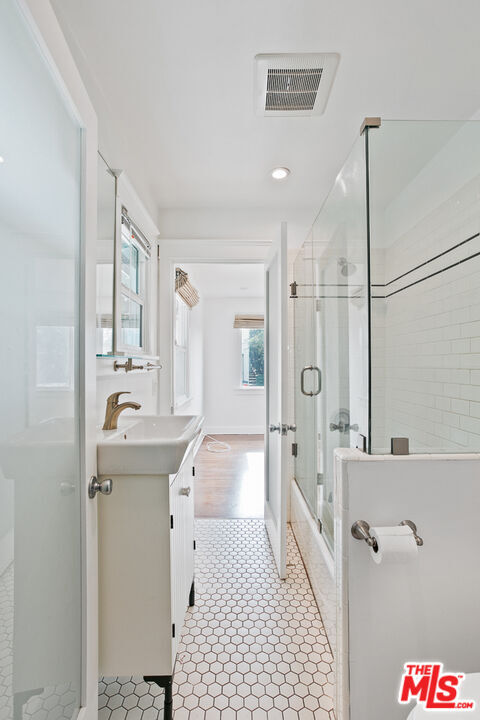 Building Photo - 6217 Poppy Peak Dr