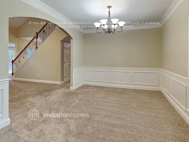 Building Photo - 490 Roland Manor Dr