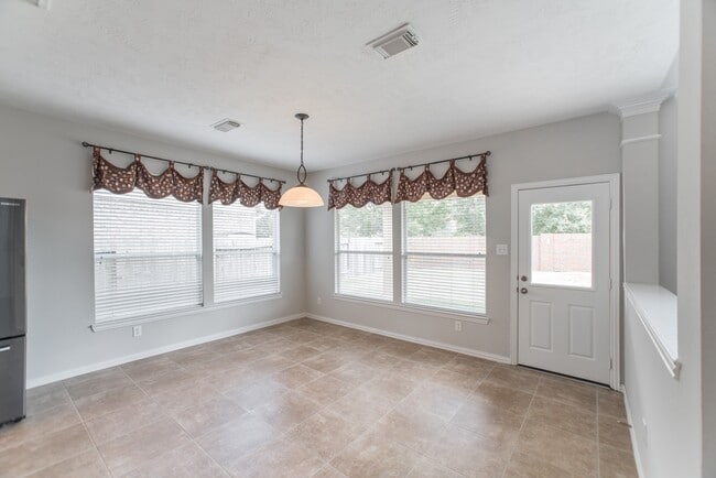 Building Photo - 9402 Empress Crossing Dr