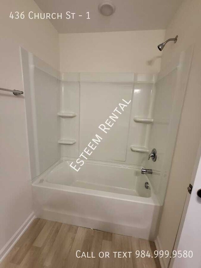 Building Photo - 436 Church St