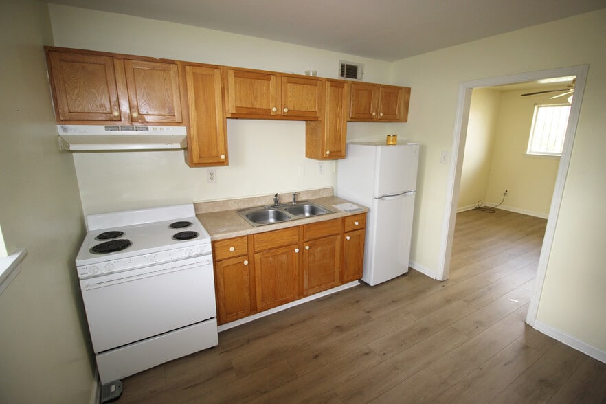 Building Photo - 9031 Palm St