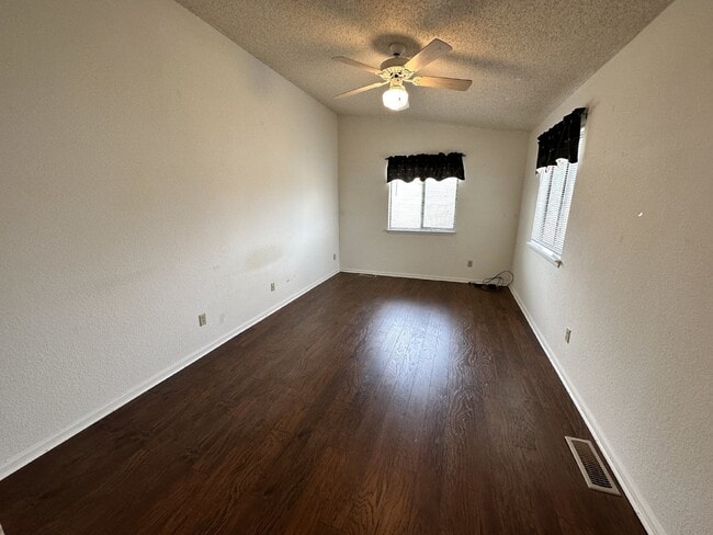 Building Photo - Available August!  Charming Townhome in Table Mountain Heights!