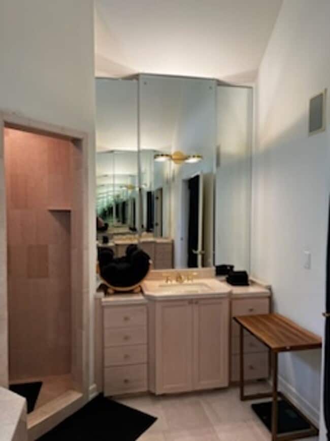 Building Photo - Stunning Custom Built Home with ALL Utilities Included!!