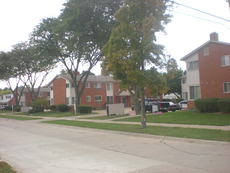 FRONT OF BLD - 7146 Harding St