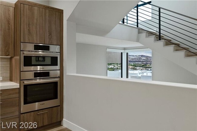 Building Photo - Modern Tri-Story Home in McDonald Highlands