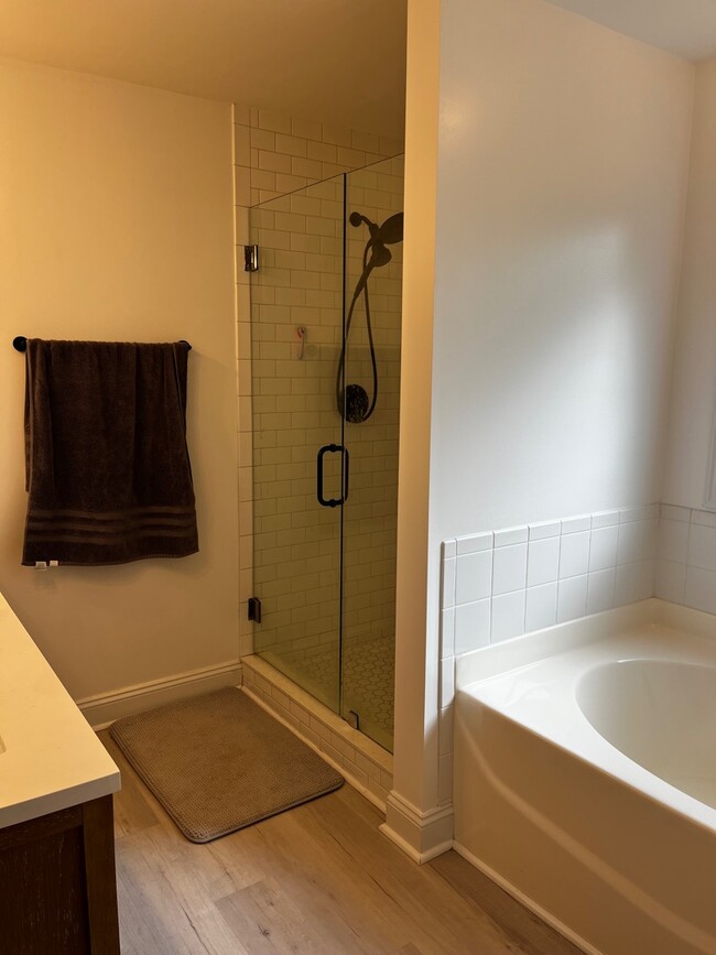 Building Photo - 413 Chablis Way