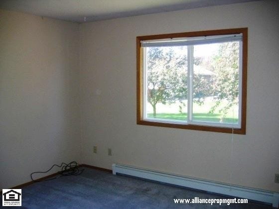 Building Photo - Nice spacious townhome in a central location
