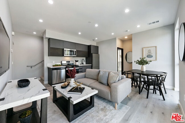 Building Photo - 15106 Roxford St