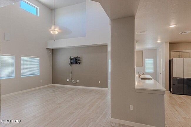 Building Photo - 249 Emerald Tower Dr