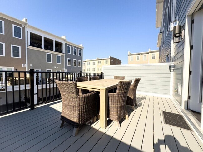 Building Photo - Gorgeous Townhome For Rent in the heart of...