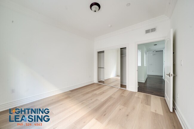 Building Photo - 10641 Woodbridge St