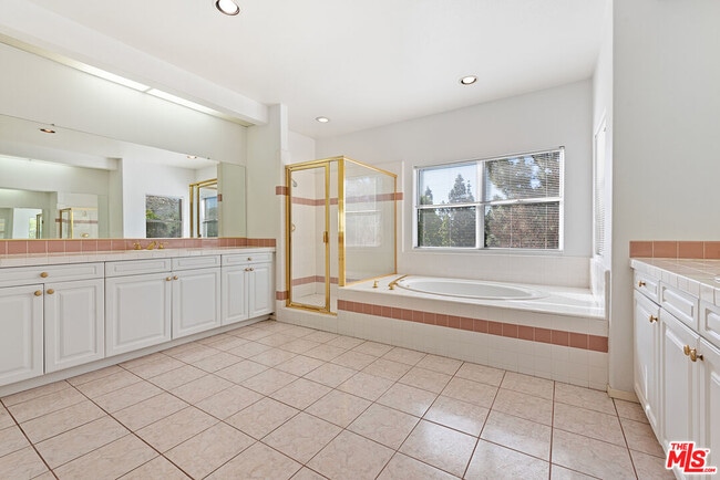 Building Photo - 24310 Belford Ct