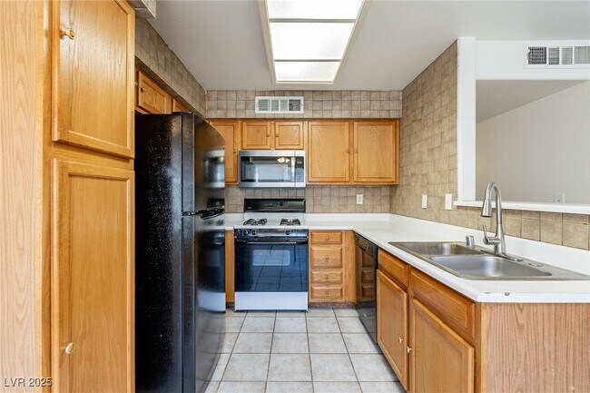 Building Photo - 3061 Key Largo Dr
