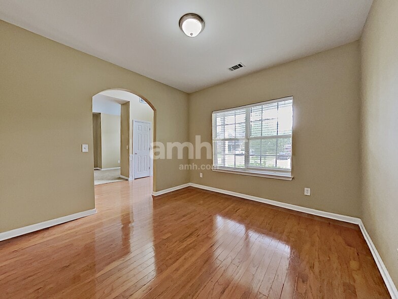 Building Photo - 4975 Hopewell Manor Dr