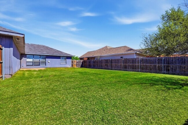 Building Photo - 1234 Roan Dr