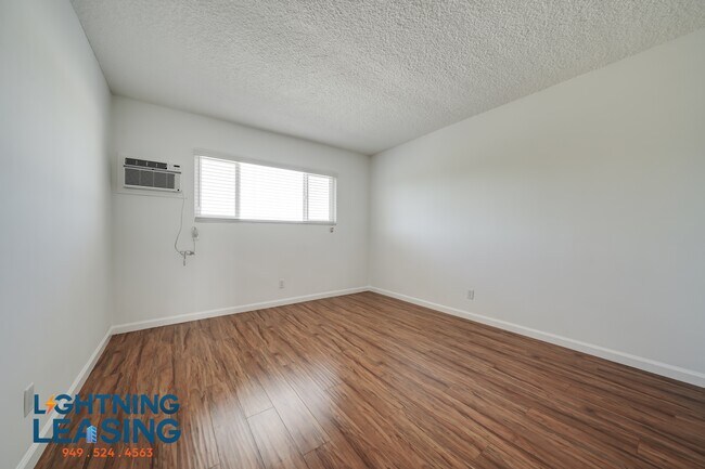 Building Photo - 17346 Burbank Blvd