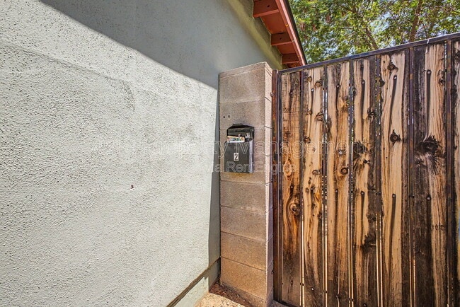 Building Photo - 1117 N 13th St