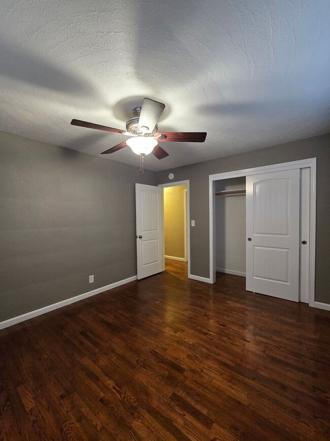 Building Photo - Pet Friendly Single Level 3 Bed 2 Bath Hom...