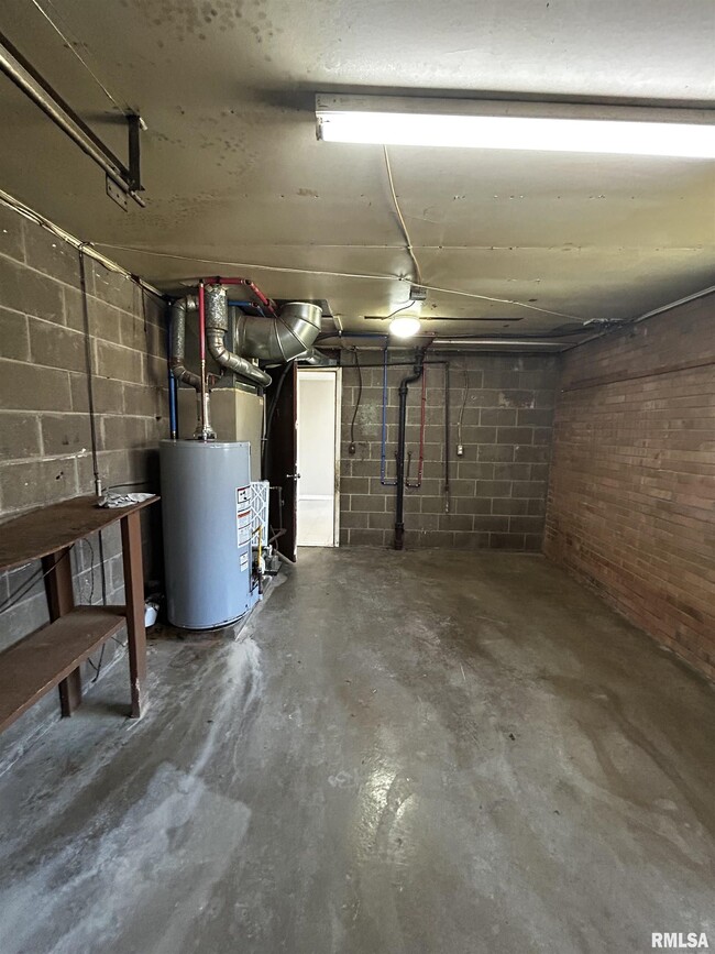 Building Photo - 2819 W Westport Rd