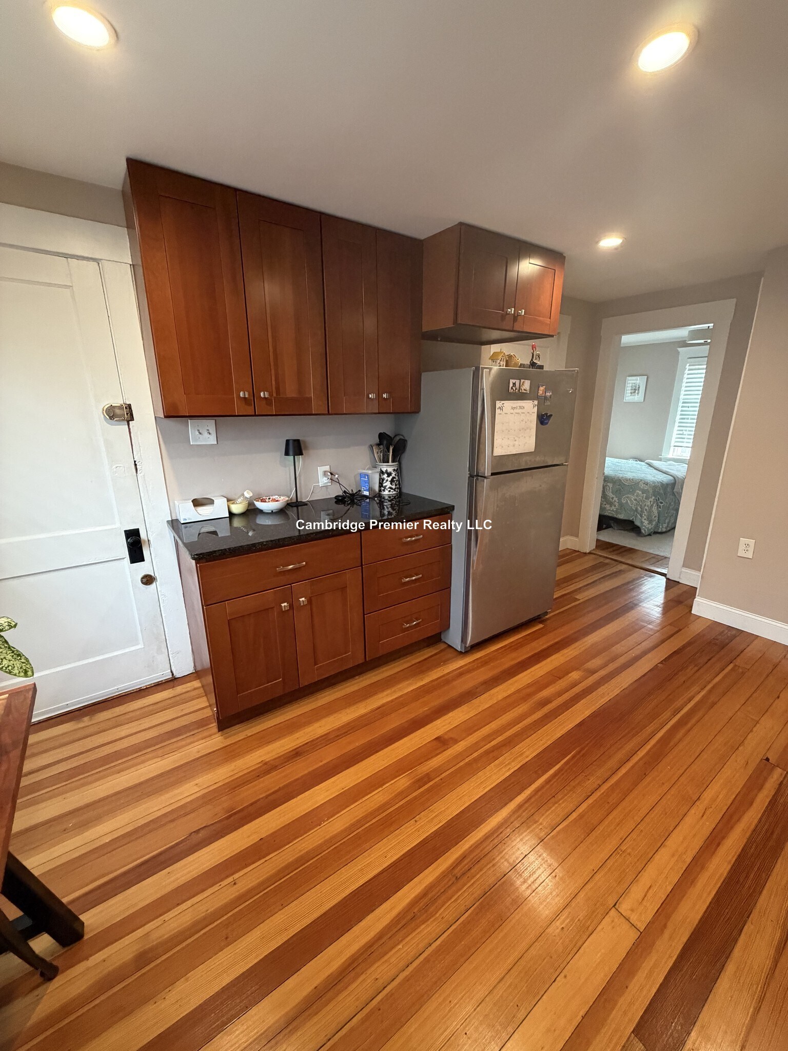 Building Photo - 538 Main St