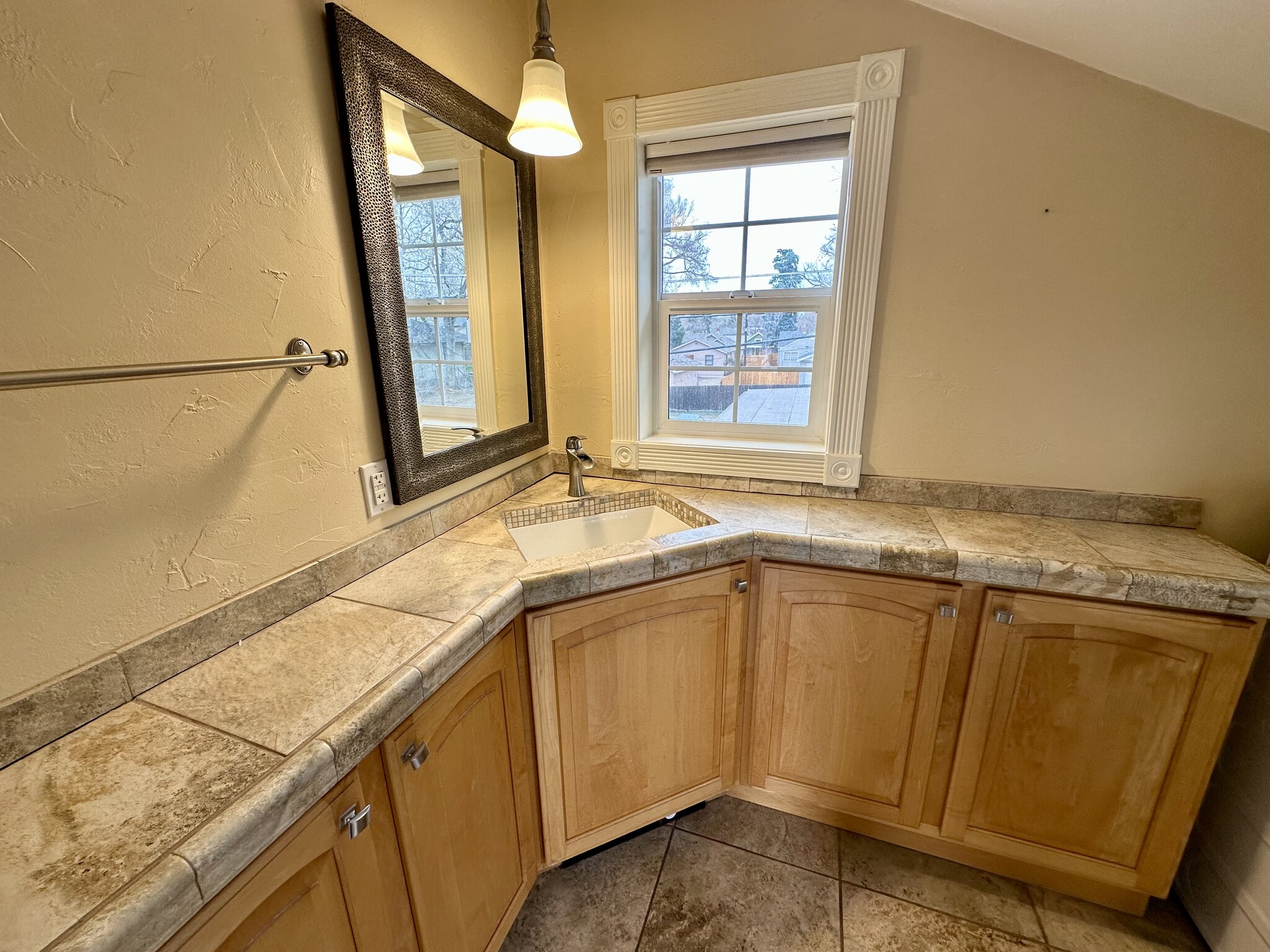 Natural light floods the bathroom! - 812 E Cache La Poudre St