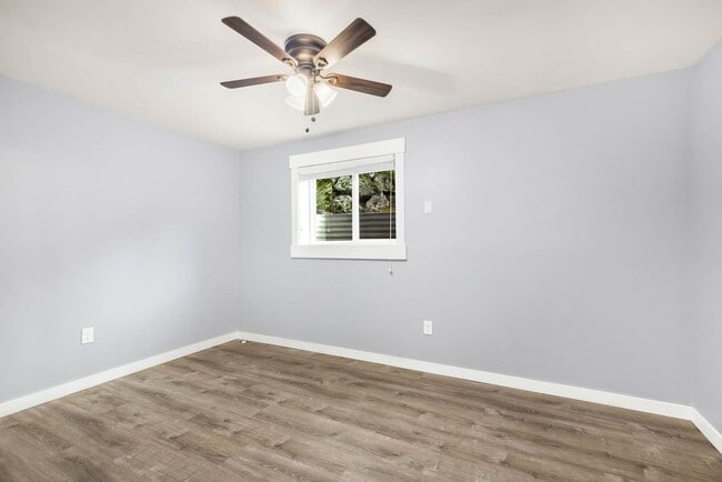 Building Photo - 1014 Crest Pl