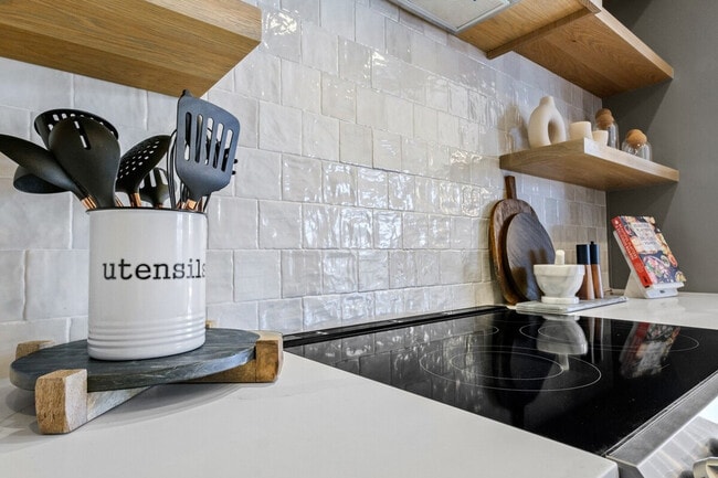 Building Photo - 6508 Stone Lake Dr