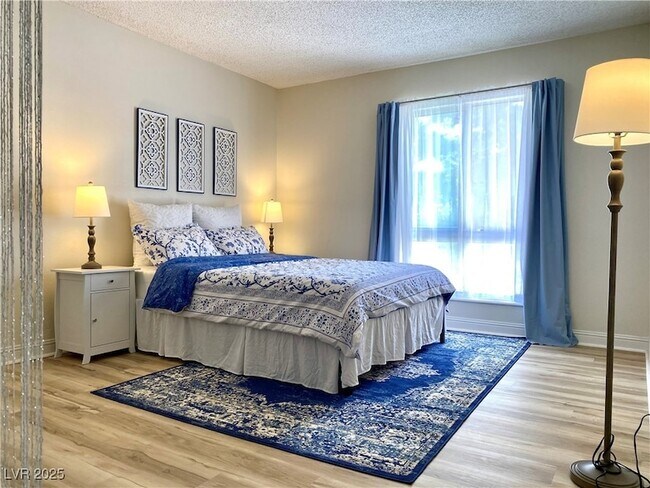 Building Photo - 1515 E Reno Ave