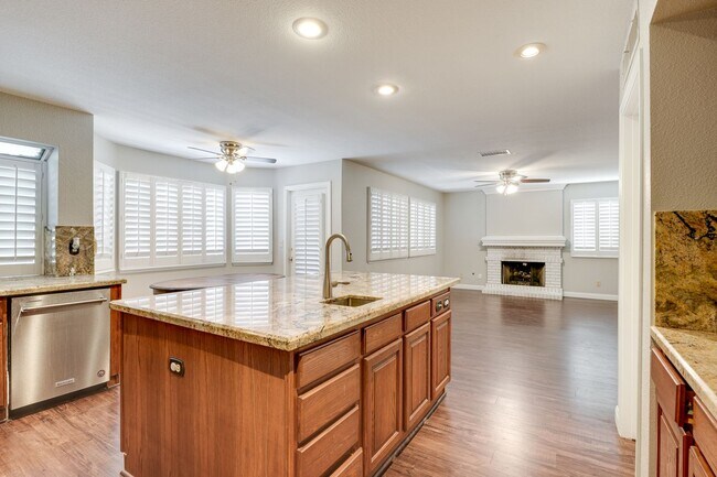 Building Photo - Luxury Meets Comfort in This Beautiful 4-Bedroom Retreat